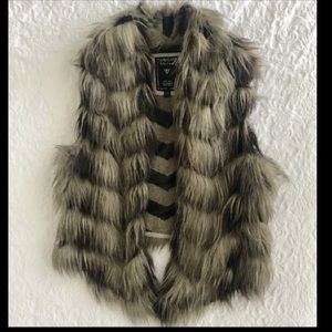 🍁🍂Guess faux fur Vest 🍁🍁